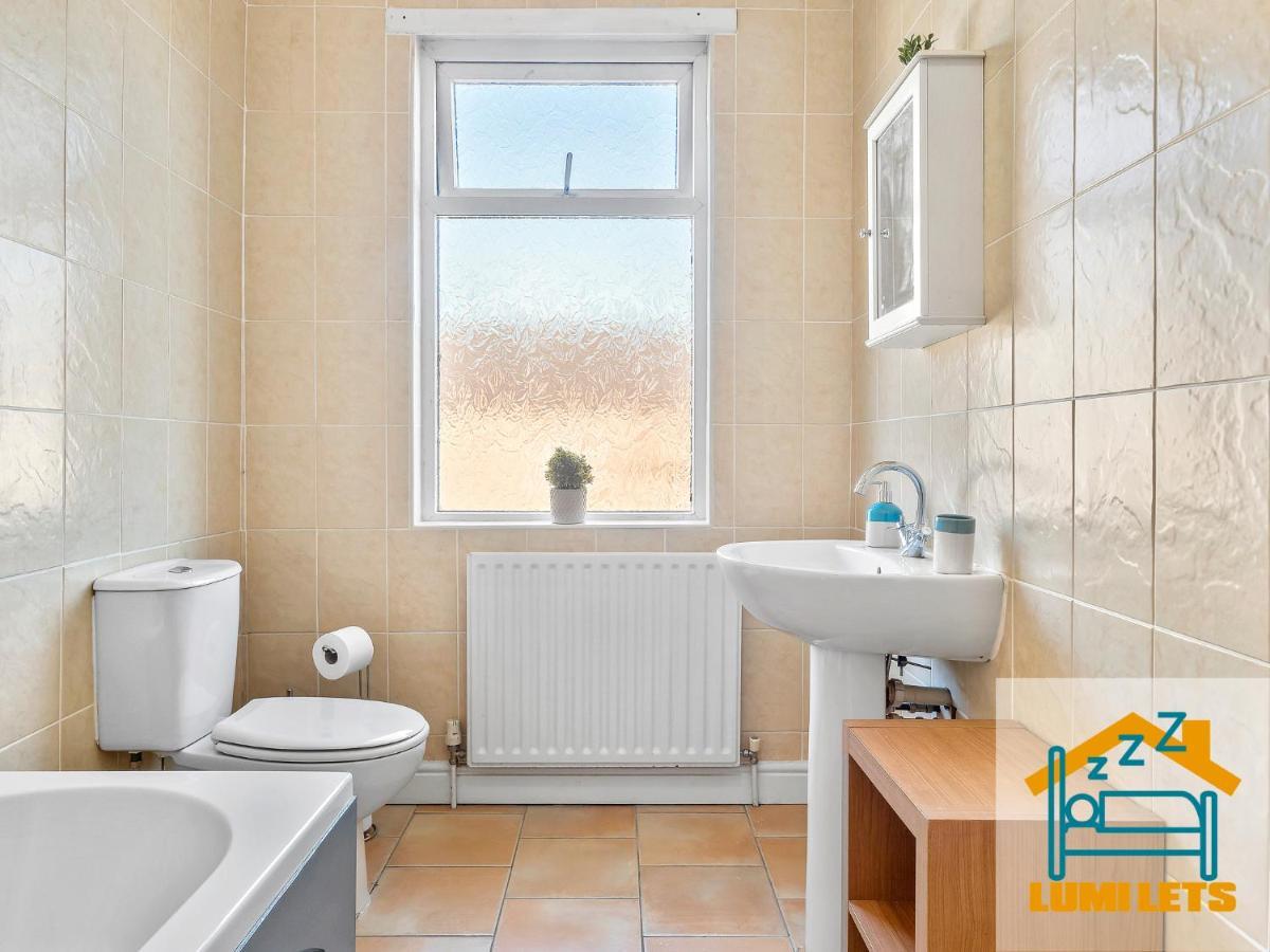 2Br Home In Barrow-In-Furness Sleeps 8 Close To Bae Systems, Hospital, Lakes Экстерьер фото
